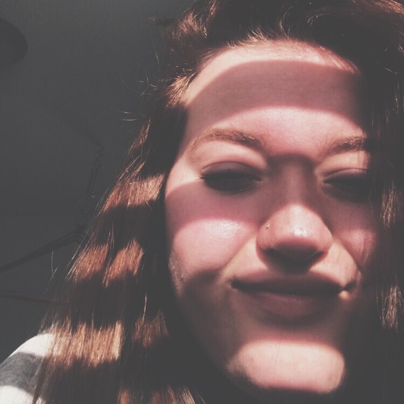 Meet your Posher, Hailey - Picture 2 of 4